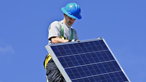 Solar panel installation (image: Dreamstime)