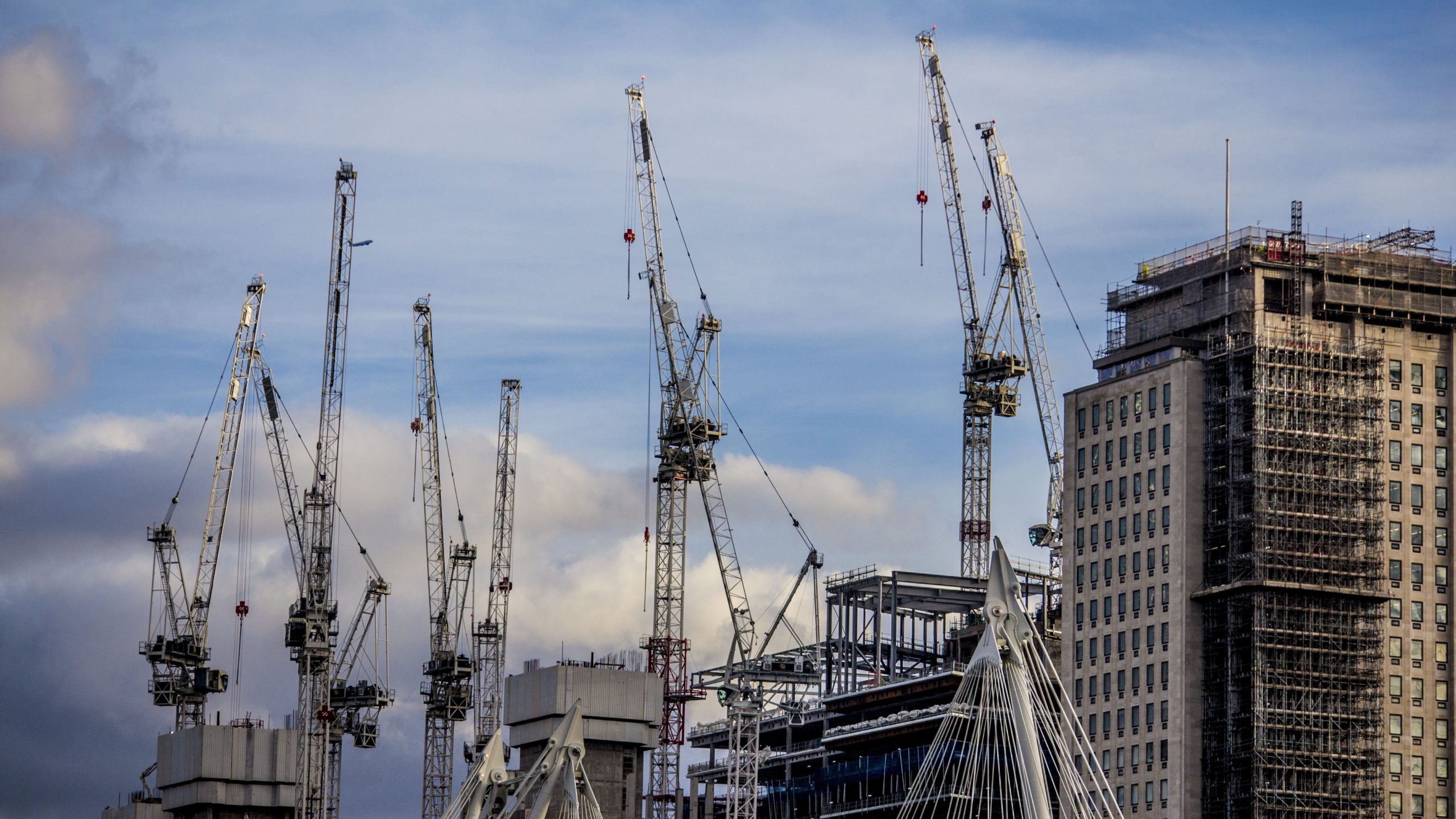 City skyline with tower cranes (Image: Dreamstime/Jose Alberto Barco Figari)