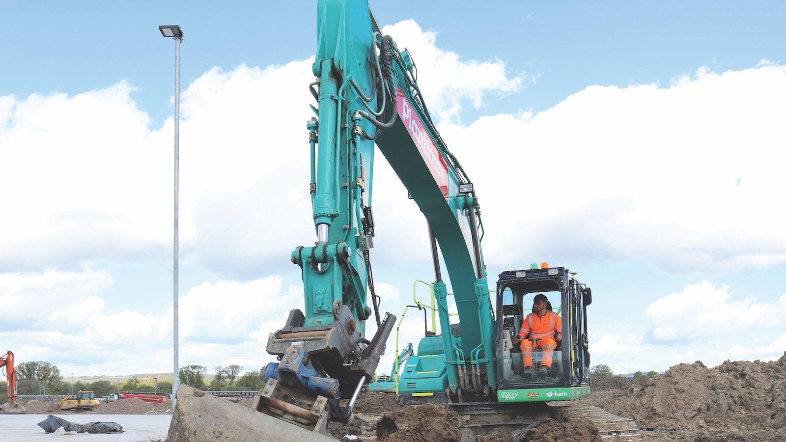 Leica machine control on a Kobelco excavator with SMP tiltrotator