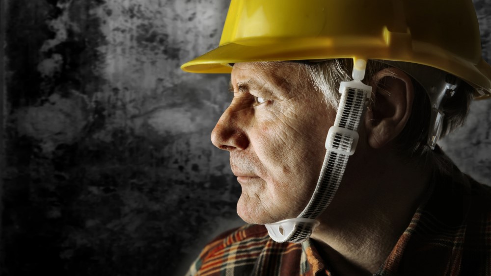 Older construction worker (Photo: Bowie15, Dreamstime)