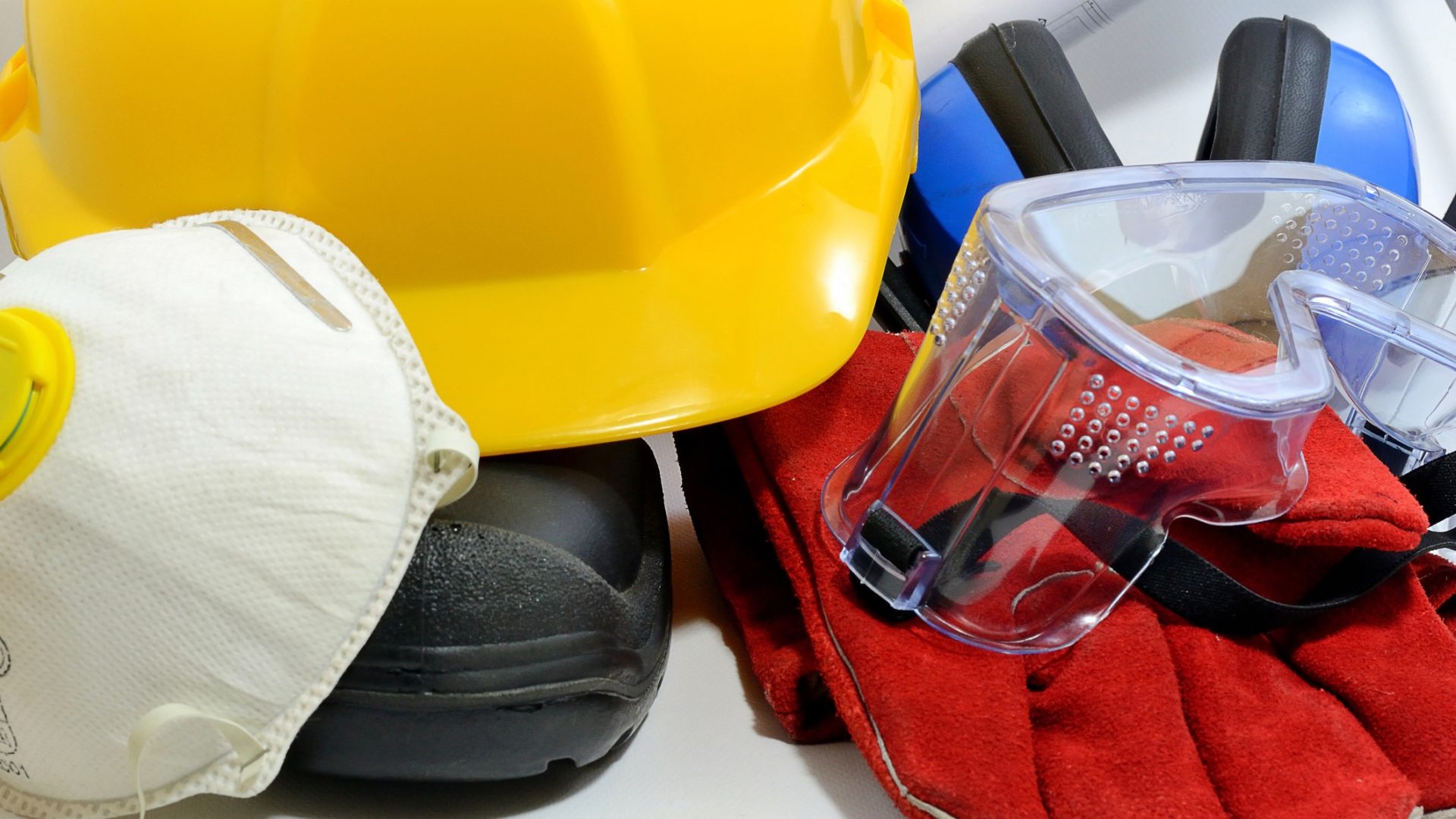 warning-over-poor-quality-ppe-and-safety-products-construction-management