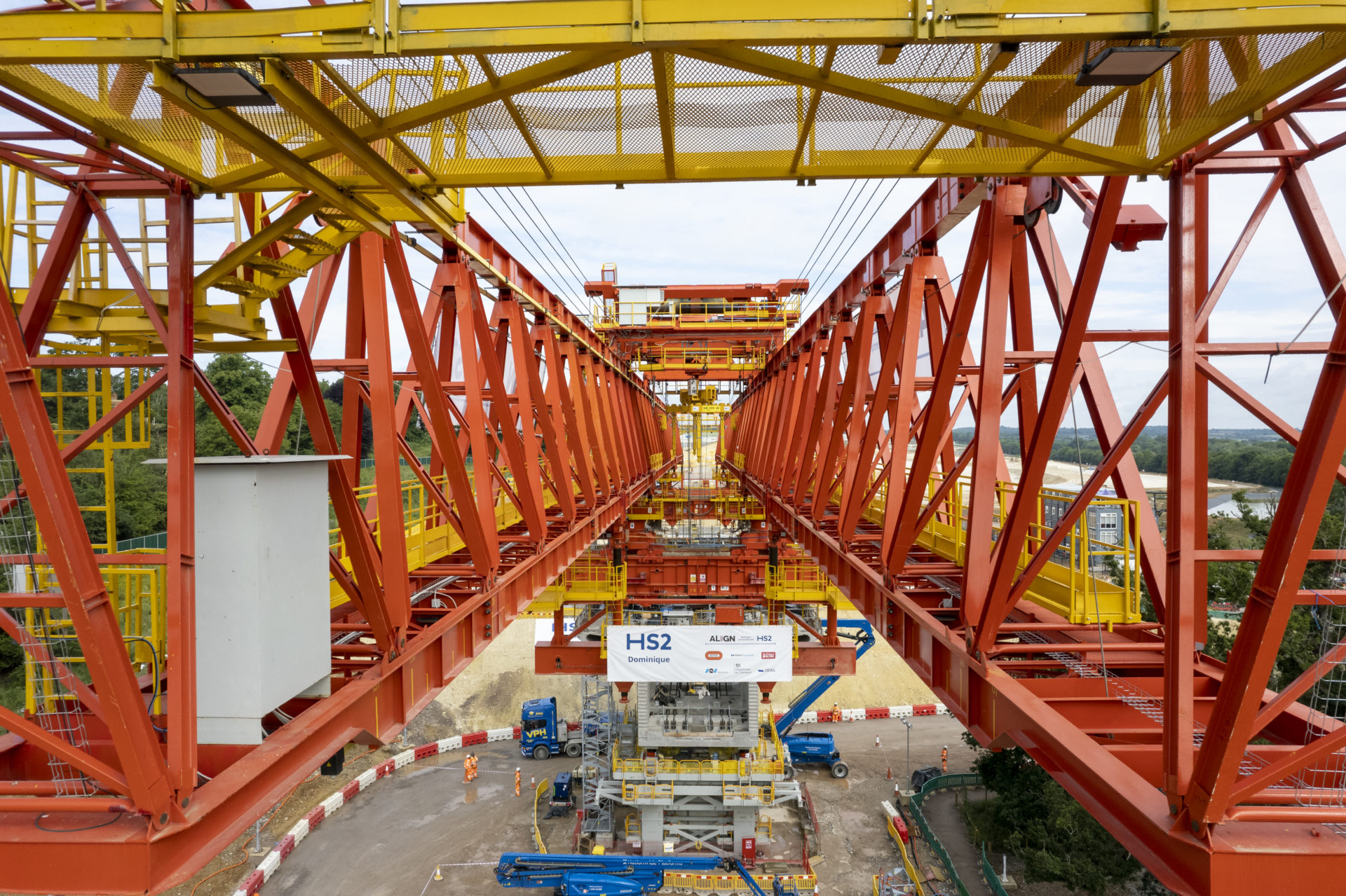 La máquina se construyó en 2004 y se usó por primera vez en el viaducto East Tsing Yi de Hong Kong.