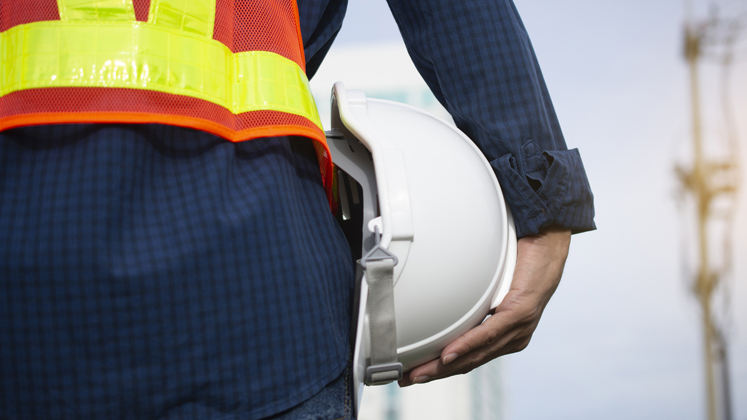 How can construction protect workers from head injuries?