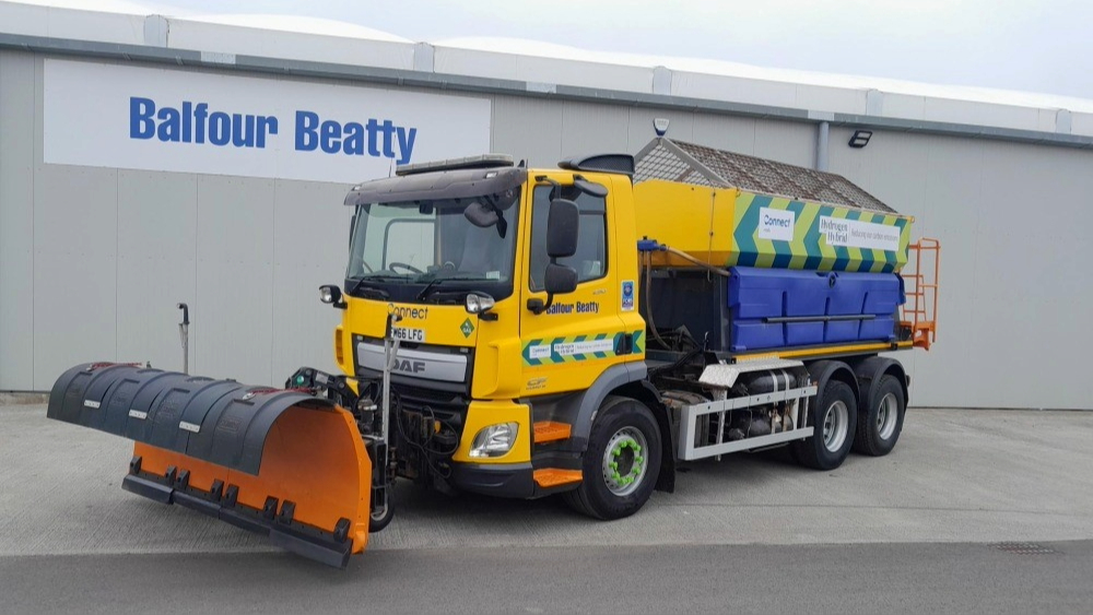 One of the salt spreader HGVs that Balfour Beatty has retrofitted with a hybrid hydrogen system