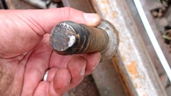 One of the recovered top portions of a screw with signs of historical fracture and subsequent failure by overload (bright area) - The Rail Accident Investigation Branch has issues an urgent safety advice on longitudinal timber systems