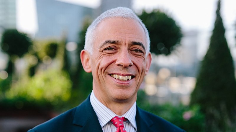 Mugshot of Mr Justice Waksman smiling. He told HS2 and Environment Agency counsels on 1 November that the public bodies must cooperate to resolve an ongoing dispute on HS2 groundworks as soon as possible.