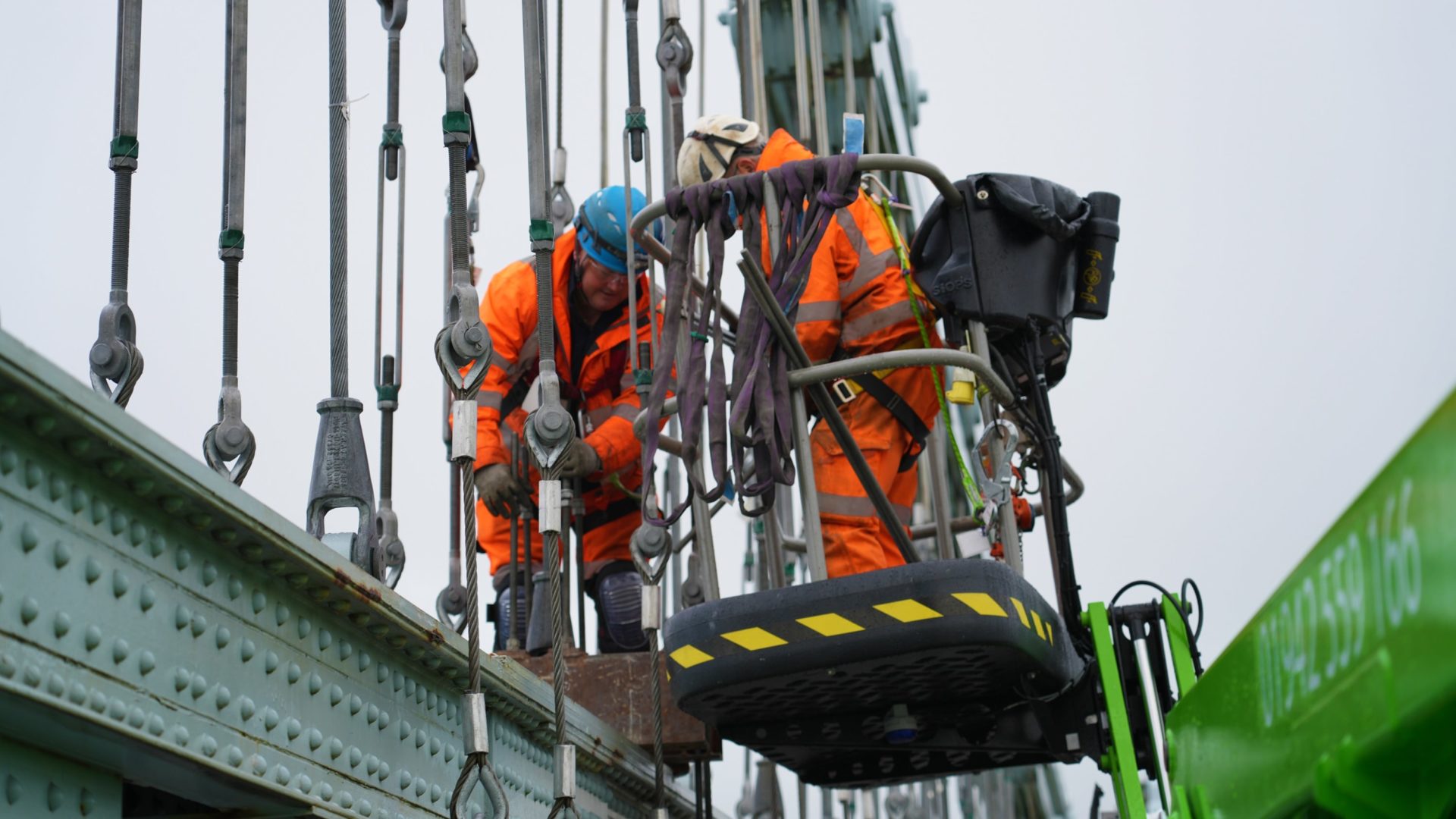 Spencer Bridge Engineering’s team replacing the wire rope hangers on the historic Menai Bridge. 