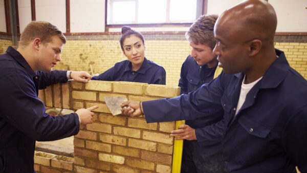 Bricklaying apprentices (Monkey Business Images, Dreamstime.com)