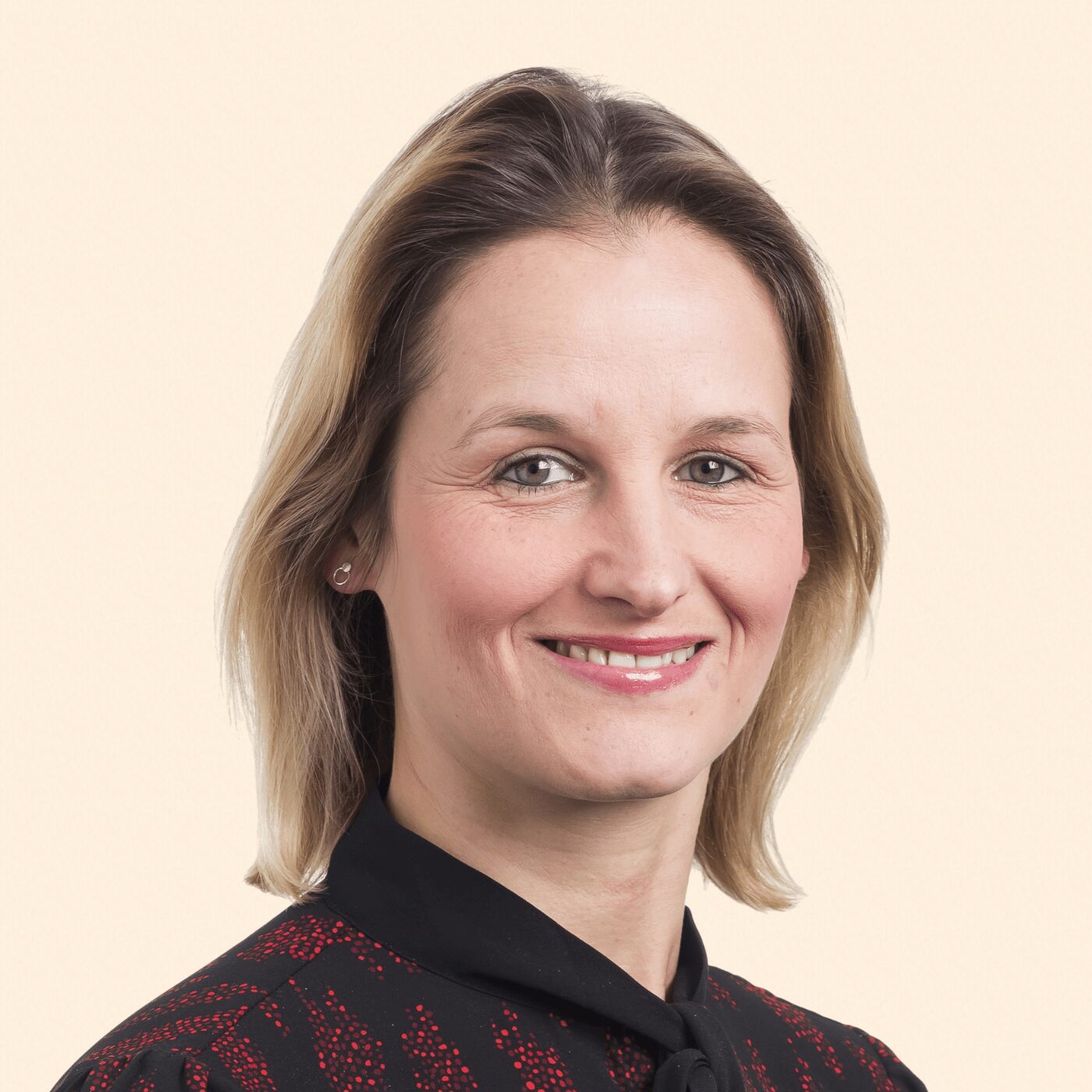 Mugshot of a woman smiling at the camera - Amy Hodge, managing associate at Womble Bond Dickinson