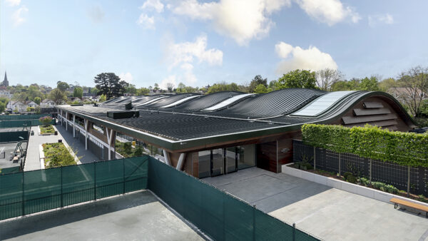 The roof design high points over the centre of the nets to account for lobs. Image: SSDA