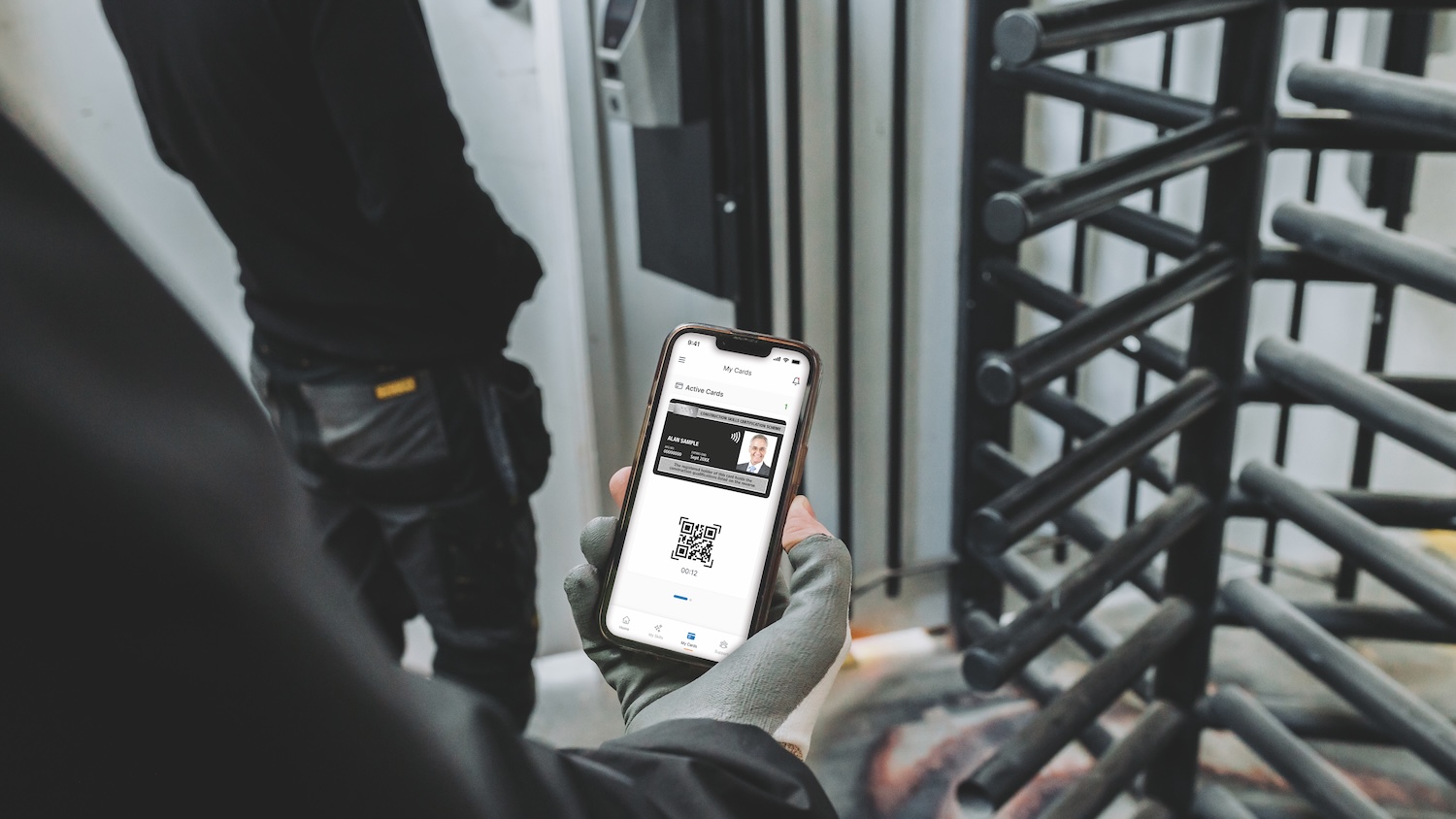 Worker presenting their My CSCS app on their phone to gain access to site.
Image: CSCS