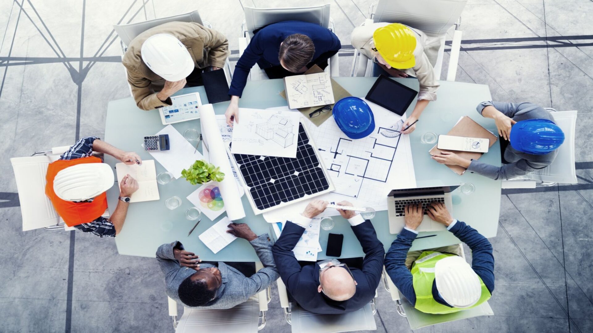 Design and build meeting. Image: Dreamstime