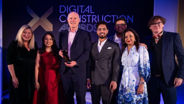 The Heathrow Airport team receive their trophy from Ed Byrne (far right) and Rachel Heaton of nima (far left). Image: © 2026 – ASV Photography Ltd. www.ASVphotos.com