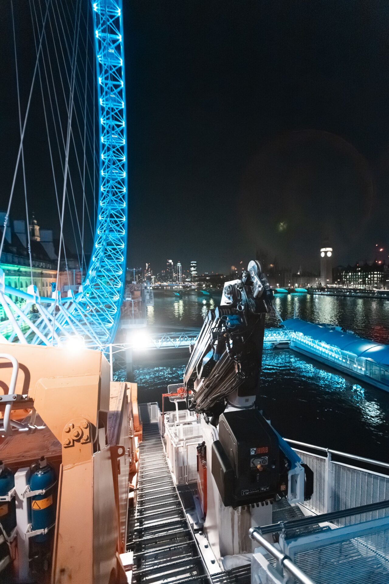 London Eye cranes Engineers installing the new crane at the London Eye. Image: Hiab