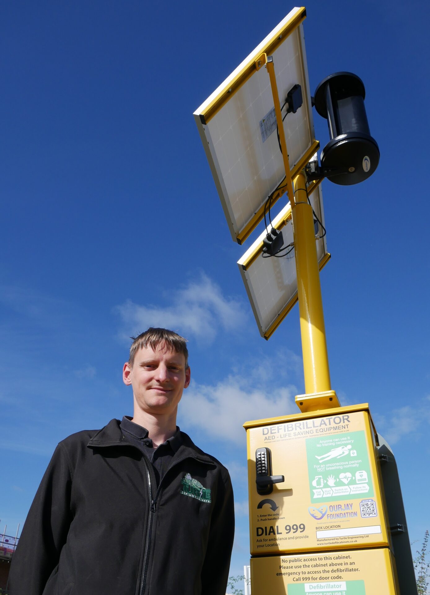 Turtle’s Mike Dowson with a solar-powered defibrillator cabinet designed specifically for construction sites. Image: Turtle Medical