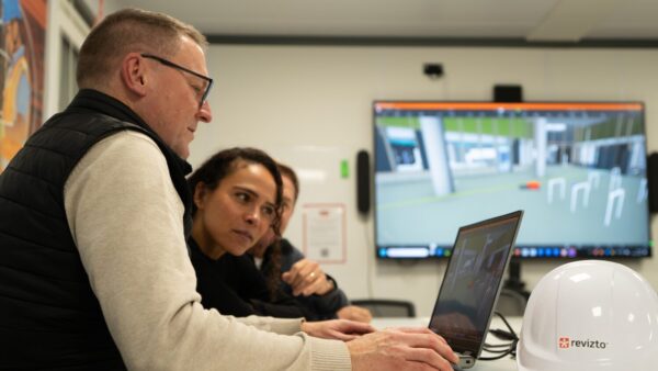 Moorfields clinicians using Revizto to shape design. Image: Revizto