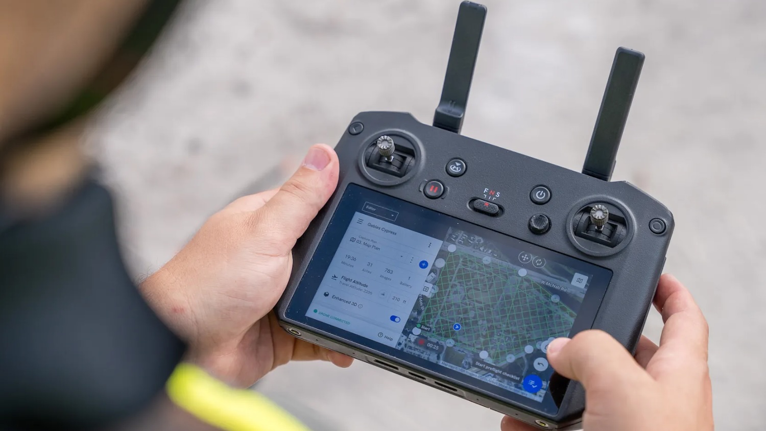 Image of someone piloting a drone for Procore DroneDeploy story. Image: DroneDeploy