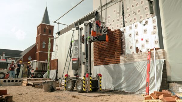 The Monumental brick-laying robots at work on a site. Image: Monumental