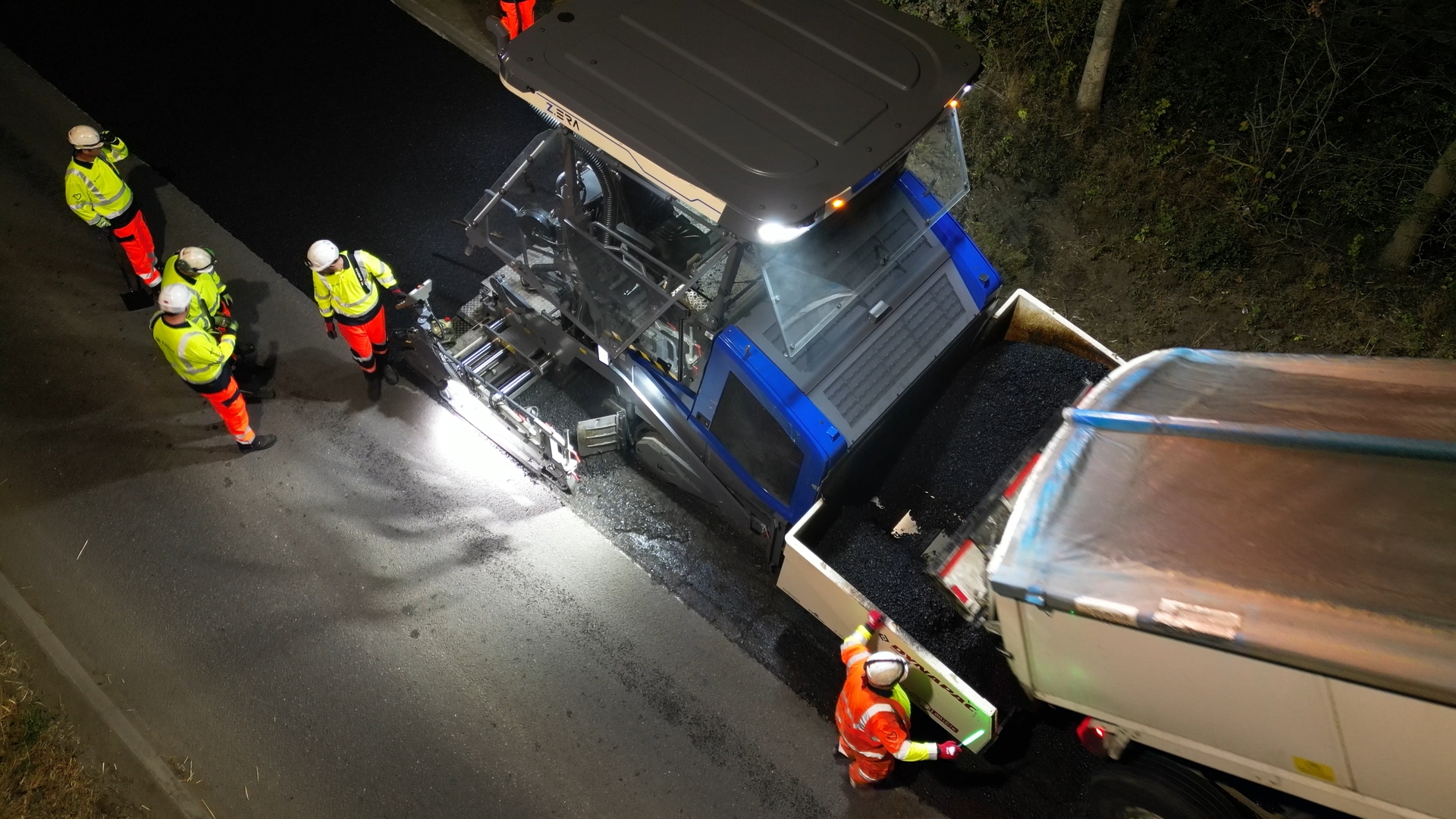Eurovia Surfacing - the first UK contractor to use an electric asphalt paver during an overnight highway operation in Essex. Image: Eurovia Surfacing