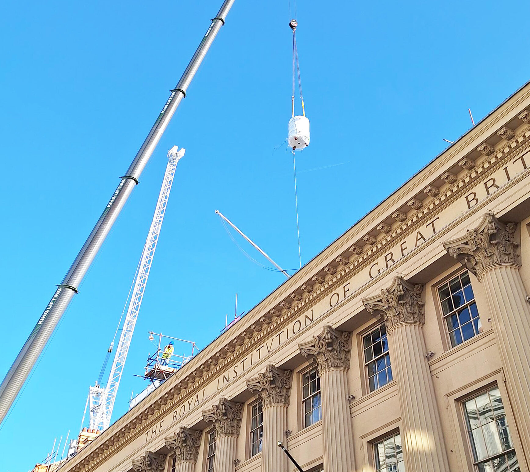 Installation of heat pumps on the roof of the Grade I-listed Royal Institution building. Image: Coniston