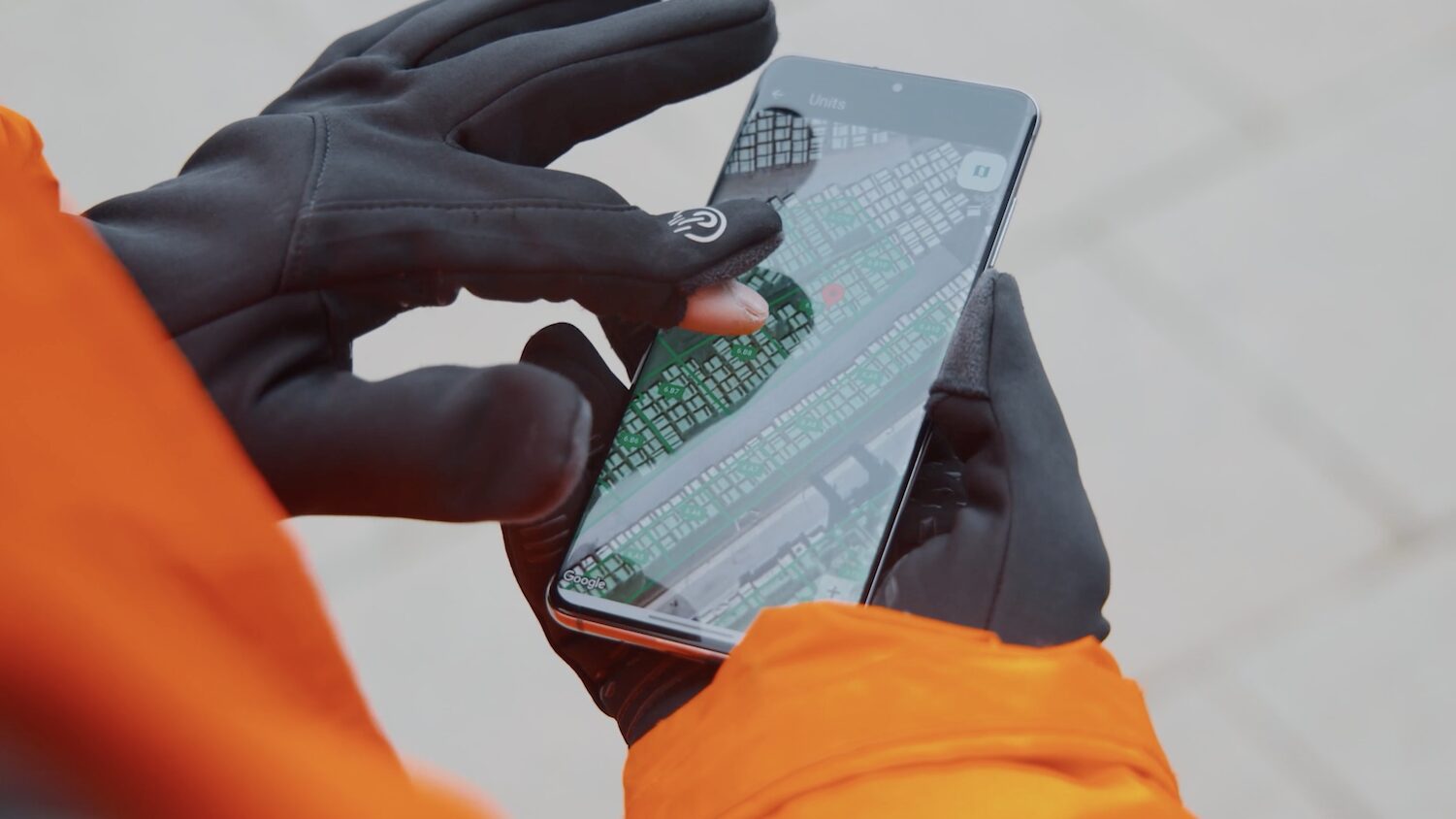 Laing O'Rourke staff using Converge tech for MMC logistics Image: Converge/Laing O'Rourke